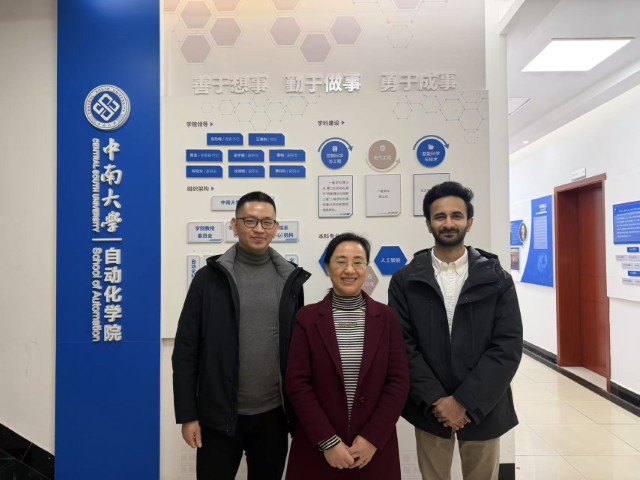 Professor WANG Yalin and Professor YUAN Xiaofeng at the Central South University